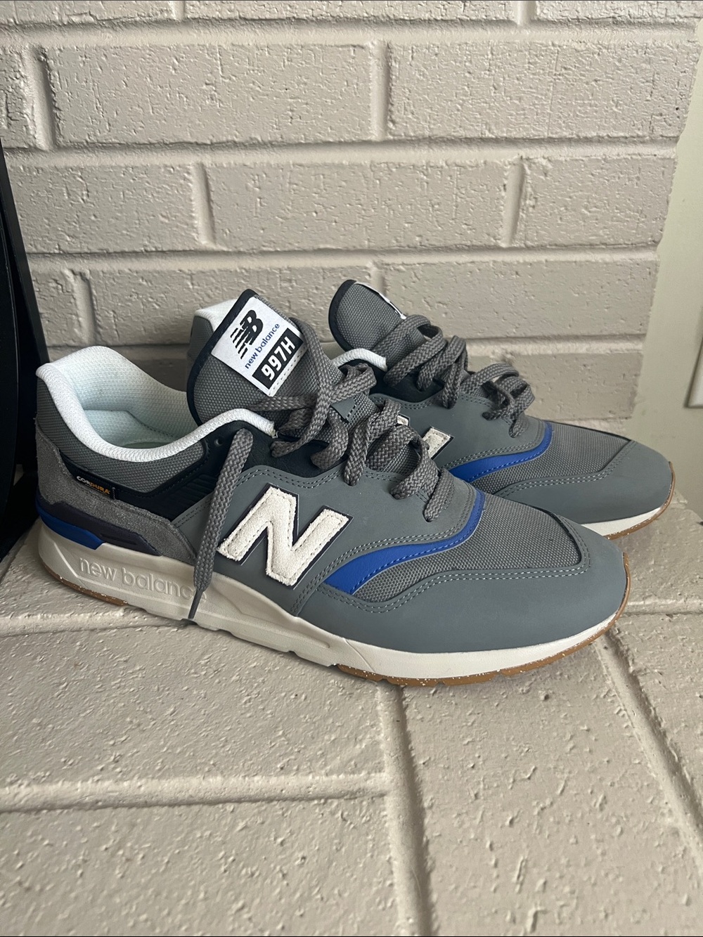 New Balance Men’s Grey and Blue Sneakers 997H